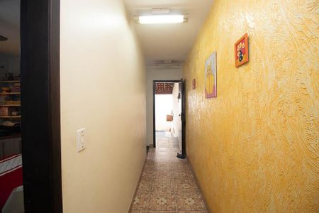 Casa à venda com 240m², 2 quartos e 2 vagasCorredor