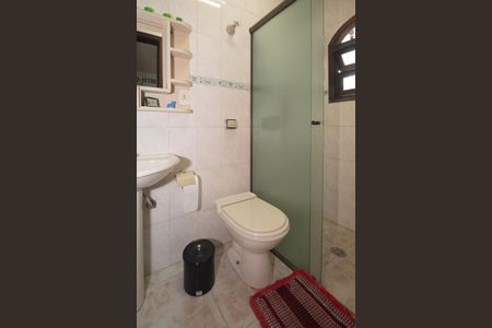 Casa à venda com 240m², 2 quartos e 2 vagasBanheiro da Suíte 2