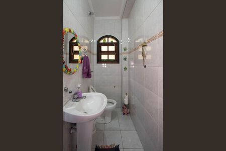 Casa à venda com 240m², 2 quartos e 2 vagasLavabo