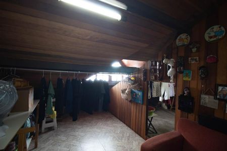 Casa à venda com 240m², 2 quartos e 2 vagasSotã