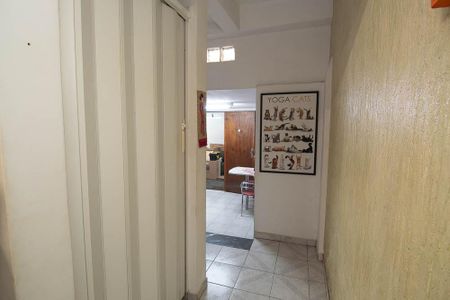 Casa à venda com 240m², 2 quartos e 2 vagasCorredor com despensa