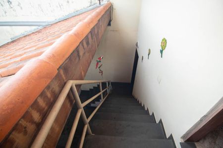 Casa à venda com 240m², 2 quartos e 2 vagasEscada 