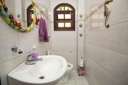 Casa à venda com 240m², 2 quartos e 2 vagasLavabo