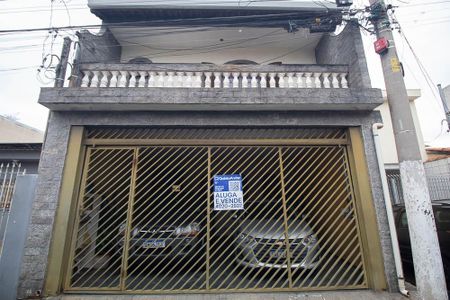 Casa à venda com 240m², 2 quartos e 2 vagasFachada / Placa 