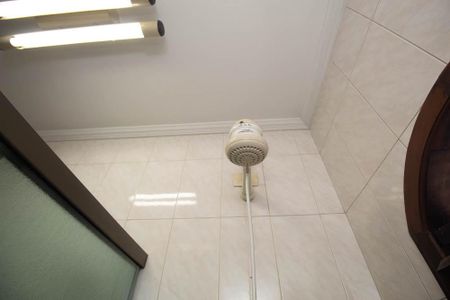 Casa à venda com 240m², 2 quartos e 2 vagasBanheiro da Suíte 2