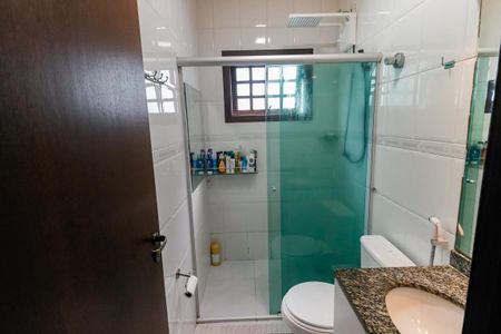 Casa para alugar com 155m², 4 quartos e 4 vagas Casa para alugar com 155m², 4 quartos e 4 vagasBanheiro da Suíte 1