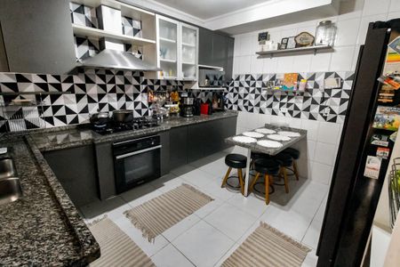 Casa para alugar com 155m², 4 quartos e 4 vagas Casa para alugar com 155m², 4 quartos e 4 vagasCozinha - Armários