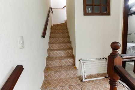 Casa para alugar com 155m², 4 quartos e 4 vagas Casa para alugar com 155m², 4 quartos e 4 vagasEscada acesso churrasqueira