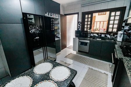 Casa para alugar com 155m², 4 quartos e 4 vagas Casa para alugar com 155m², 4 quartos e 4 vagasCozinha - Armários