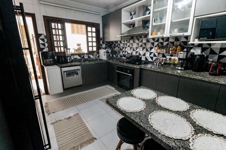 Casa para alugar com 155m², 4 quartos e 4 vagas Casa para alugar com 155m², 4 quartos e 4 vagasCozinha - Armários