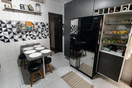 Casa para alugar com 155m², 4 quartos e 4 vagas Casa para alugar com 155m², 4 quartos e 4 vagasCozinha - Armários