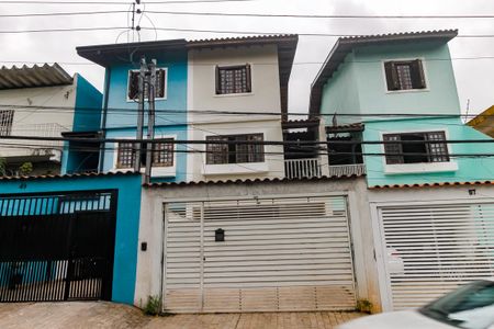 Casa para alugar com 155m², 4 quartos e 4 vagas Casa para alugar com 155m², 4 quartos e 4 vagasFachada e garagem