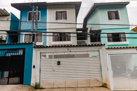 Casa para alugar com 155m², 4 quartos e 4 vagas Casa para alugar com 155m², 4 quartos e 4 vagasFachada