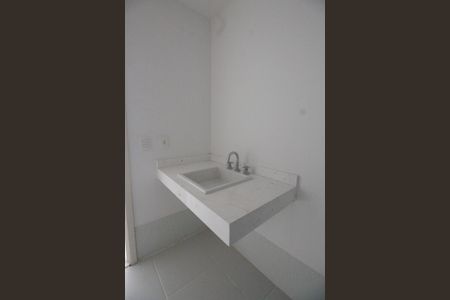 Apartamento à venda com 130m², 2 quartos e 3 vagasBanheiro da Suíte 1