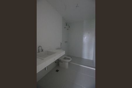 Apartamento à venda com 130m², 2 quartos e 3 vagasBanheiro da Suíte 1