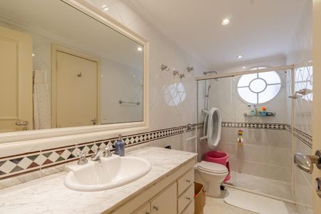 Apartamento para alugar com 189m², 3 quartos e 2 vagas Apartamento para alugar com 189m², 3 quartos e 2 vagasBanheiro da Suíte 2