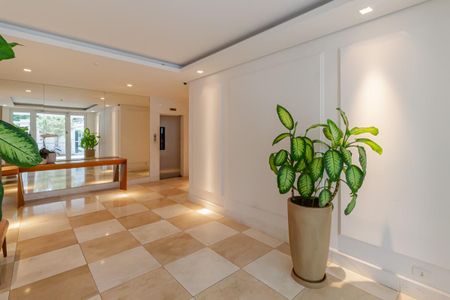 Apartamento para alugar com 189m², 3 quartos e 2 vagas Apartamento para alugar com 189m², 3 quartos e 2 vagasÁrea Comum - Hall social
