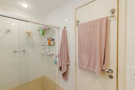 Apartamento para alugar com 189m², 3 quartos e 2 vagas Apartamento para alugar com 189m², 3 quartos e 2 vagasBanheiro da Suíte 1