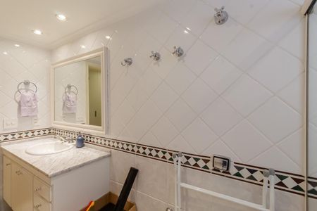 Apartamento para alugar com 189m², 3 quartos e 2 vagas Apartamento para alugar com 189m², 3 quartos e 2 vagasBanheiro da Suíte 2