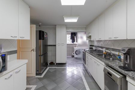 Apartamento para alugar com 189m², 3 quartos e 2 vagas Apartamento para alugar com 189m², 3 quartos e 2 vagasCozinha