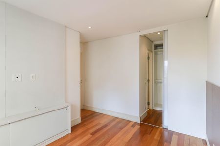 Apartamento à venda com 70m², 2 quartos e 2 vagas Apartamento à venda com 70m², 2 quartos e 2 vagasSuíte