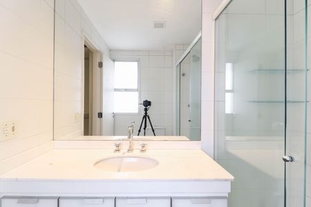 Apartamento à venda com 70m², 2 quartos e 2 vagas Apartamento à venda com 70m², 2 quartos e 2 vagasBanheiro da Suíte