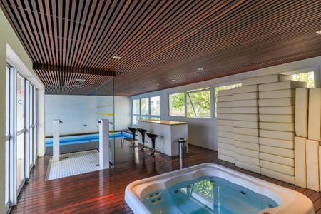 Apartamento à venda com 70m², 2 quartos e 2 vagas Apartamento à venda com 70m², 2 quartos e 2 vagasÁrea comum - Piscina