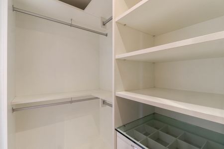 Apartamento à venda com 70m², 2 quartos e 2 vagas Apartamento à venda com 70m², 2 quartos e 2 vagasCloset da Suíte