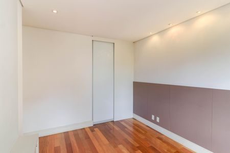 Apartamento à venda com 70m², 2 quartos e 2 vagas Apartamento à venda com 70m², 2 quartos e 2 vagasSuíte