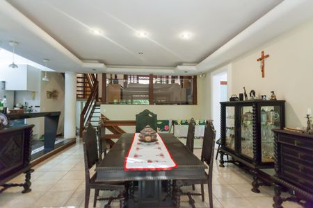 Casa de condomínio à venda com 539m², 6 quartos e 4 vagas Casa de condomínio à venda com 539m², 6 quartos e 4 vagasSala de Jantar
