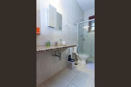 Casa de condomínio à venda com 539m², 6 quartos e 4 vagas Casa de condomínio à venda com 539m², 6 quartos e 4 vagasBanheiro Social 1