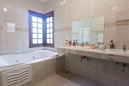 Casa de condomínio à venda com 539m², 6 quartos e 4 vagas Casa de condomínio à venda com 539m², 6 quartos e 4 vagasBanheiro da Suíte 4