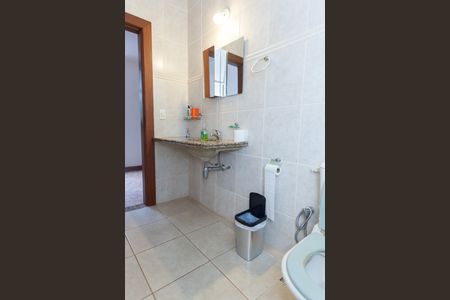 Casa de condomínio à venda com 539m², 6 quartos e 4 vagas Casa de condomínio à venda com 539m², 6 quartos e 4 vagasBanheiro Social 1