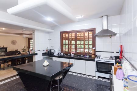 Casa de condomínio à venda com 539m², 6 quartos e 4 vagas Casa de condomínio à venda com 539m², 6 quartos e 4 vagasCozinha