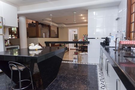 Casa de condomínio à venda com 539m², 6 quartos e 4 vagas Casa de condomínio à venda com 539m², 6 quartos e 4 vagasCozinha