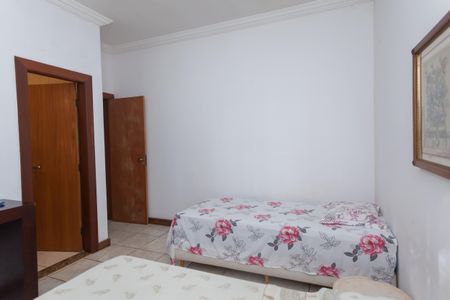 Casa de condomínio à venda com 539m², 6 quartos e 4 vagas Casa de condomínio à venda com 539m², 6 quartos e 4 vagasBanheiro suite 2