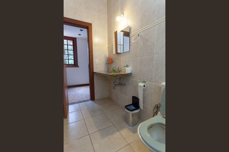 Casa de condomínio à venda com 539m², 6 quartos e 4 vagas Casa de condomínio à venda com 539m², 6 quartos e 4 vagasBanheiro Social 1