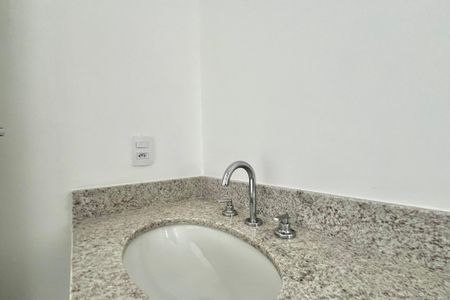 Apartamento à venda com 85m², 2 quartos e 1 vaga Apartamento à venda com 85m², 2 quartos e 1 vagaBanheiro da Suíte 2