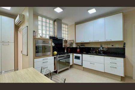Apartamento à venda com 250m², 4 quartos e 2 vagasCozinha