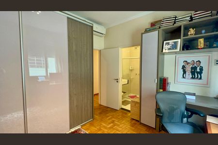 Apartamento à venda com 250m², 4 quartos e 2 vagasSuíte 2