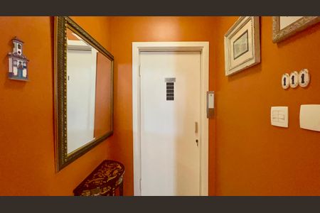 Apartamento à venda com 250m², 4 quartos e 2 vagasEntrada