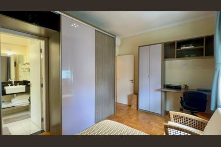 Apartamento à venda com 250m², 4 quartos e 2 vagasSuíte 1