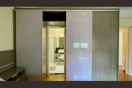 Apartamento à venda com 250m², 4 quartos e 2 vagasSuíte 1