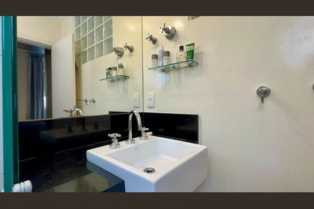 Apartamento à venda com 250m², 4 quartos e 2 vagasBanheiro da Suíte 1