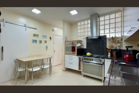 Apartamento à venda com 250m², 4 quartos e 2 vagasCozinha