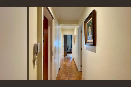 Apartamento à venda com 250m², 4 quartos e 2 vagasCorredor