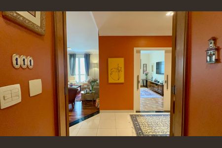 Apartamento à venda com 250m², 4 quartos e 2 vagasEntrada