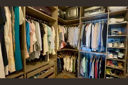 Apartamento à venda com 250m², 4 quartos e 2 vagasCloset da suíte 3