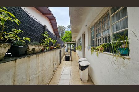 Casa à venda com 450m², 5 quartos e 7 vagas Casa à venda com 450m², 5 quartos e 7 vagasCorredor