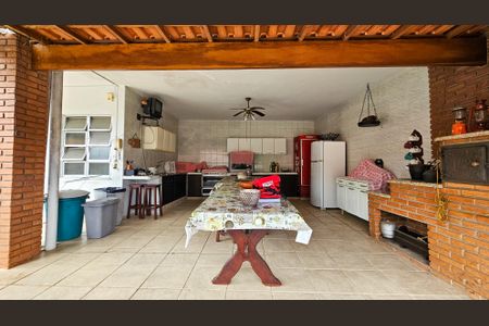 Casa à venda com 450m², 5 quartos e 7 vagas Casa à venda com 450m², 5 quartos e 7 vagasChurrasqueira